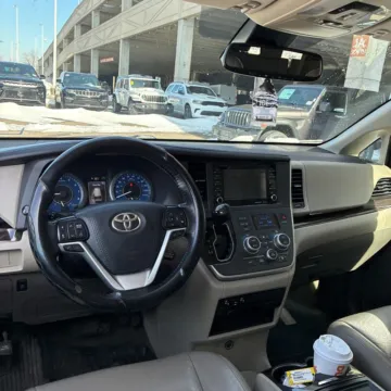 More photos of 2020 Toyota Sienna XLE at Carmel Auto Gallery, IN