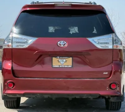 More photos of 2019 Toyota Sienna SE at Carmel Auto Gallery, IN