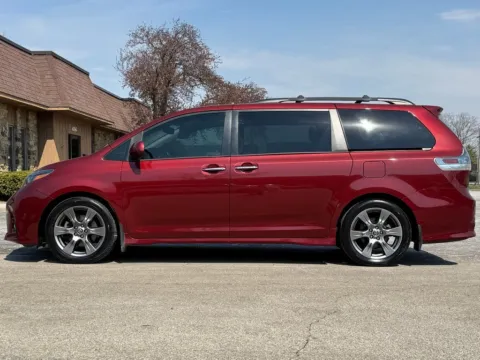 Photos of 2019 Toyota Sienna SE for sale in Carmel, IN at Carmel Auto Gallery