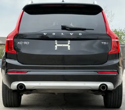 More photos of 2018 Volvo XC90 T5 Momentum at Carmel Auto Gallery, IN