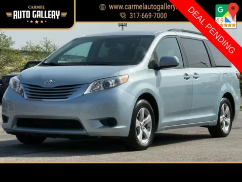 Blue 2017 Toyota Sienna LE for sale in Carmel, IN