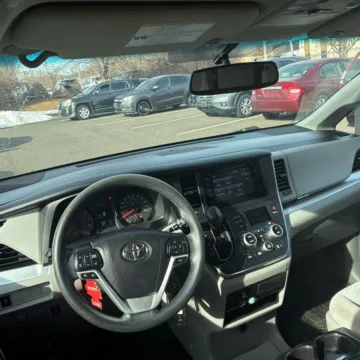 More photos of 2017 Toyota Sienna LE at Carmel Auto Gallery, IN