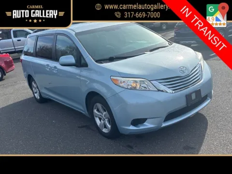 Blue 2017 Toyota Sienna LE for sale in Carmel, IN