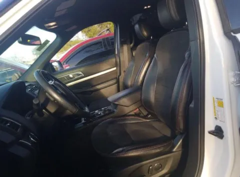 More photos of 2018 Ford Explorer XLT at Carmel Auto Gallery, IN