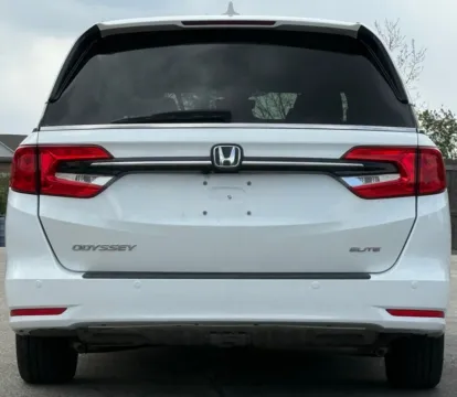 More photos of 2022 Honda Odyssey Elite at Carmel Auto Gallery, IN