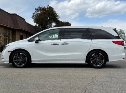 Photos of 2022 Honda Odyssey Elite for sale in Carmel, IN at Carmel Auto Gallery