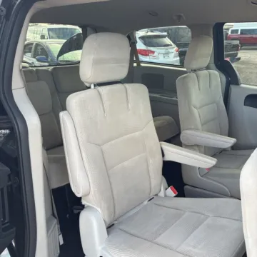 More photos of 2016 Dodge Grand Caravan SE at Carmel Auto Gallery, IN