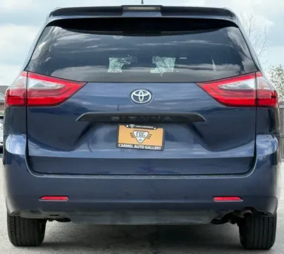 More photos of 2020 Toyota Sienna L at Carmel Auto Gallery, IN