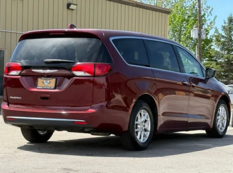 More photos of 2017 Chrysler Pacifica Touring L at Carmel Auto Gallery, IN