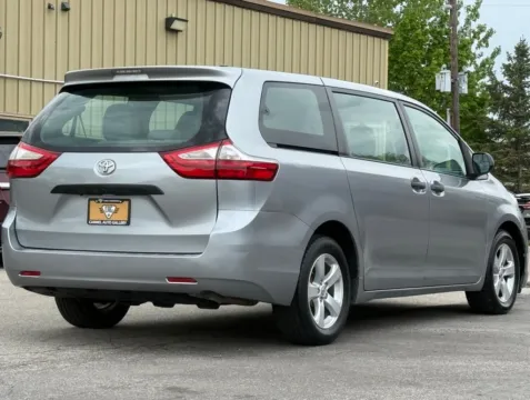More photos of 2017 Toyota Sienna L at Carmel Auto Gallery, IN