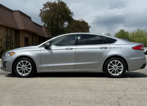 Photos of 2020 Ford Fusion SE for sale in Carmel, IN at Carmel Auto Gallery