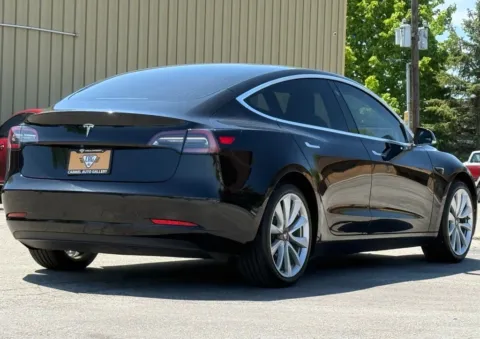 More photos of 2018 Tesla Model 3 Long Range at Carmel Auto Gallery, IN