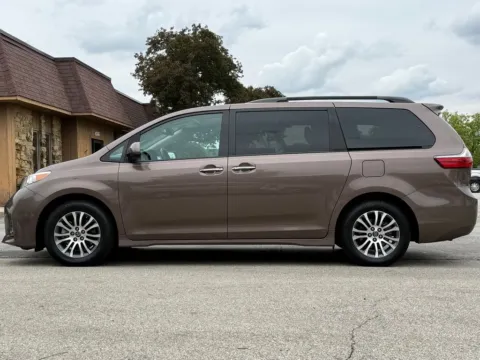 Photos of 2018 Toyota Sienna XLE Premium for sale in Carmel, IN at Carmel Auto Gallery