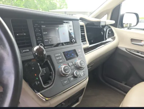 More photos of 2018 Toyota Sienna XLE Premium at Carmel Auto Gallery, IN