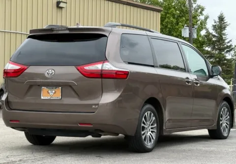 More photos of 2018 Toyota Sienna XLE Premium at Carmel Auto Gallery, IN