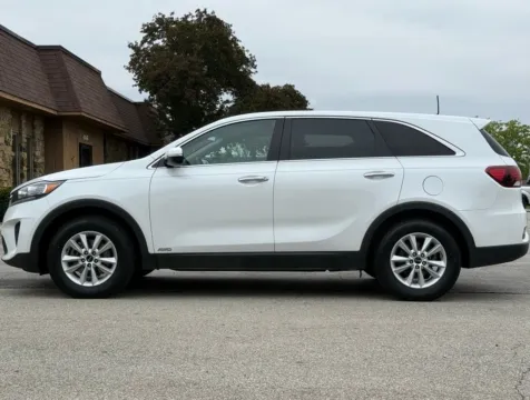 Photos of 2019 Kia Sorento LX for sale in Carmel, IN at Carmel Auto Gallery