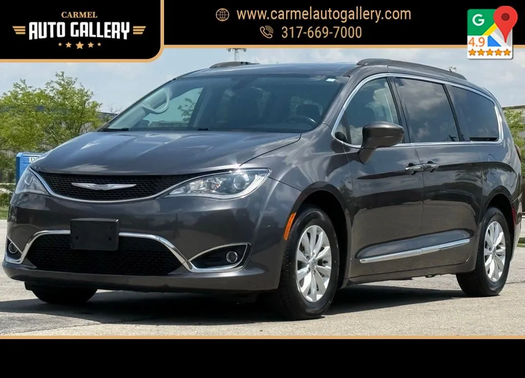 2017 Chrysler Pacifica Touring-L's photo