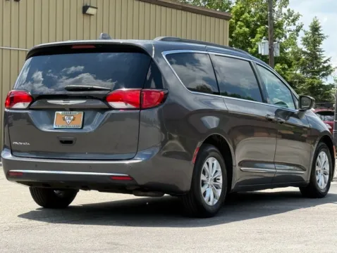 More photos of 2017 Chrysler Pacifica Touring L at Carmel Auto Gallery, IN