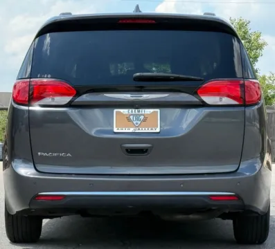 More photos of 2017 Chrysler Pacifica Touring L at Carmel Auto Gallery, IN