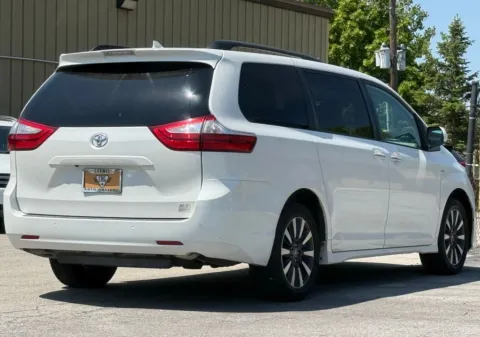 More photos of 2019 Toyota Sienna XLE Premium at Carmel Auto Gallery, IN
