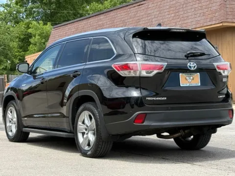 Another view of 2016 Toyota Highlander Hybrid Limited Platinum for sale in Carmel, IN at Carmel Auto Gallery