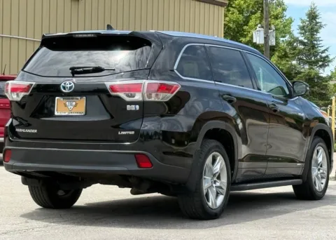 More photos of 2016 Toyota Highlander Hybrid Limited Platinum at Carmel Auto Gallery, IN