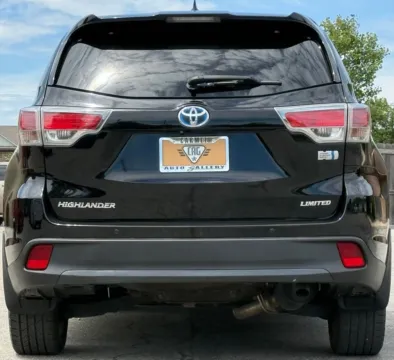 More photos of 2016 Toyota Highlander Hybrid Limited Platinum at Carmel Auto Gallery, IN
