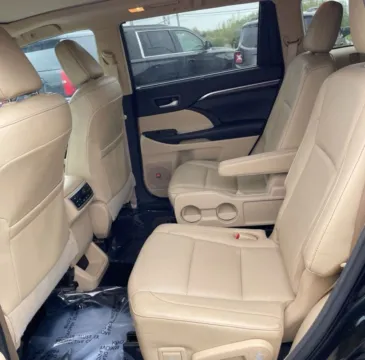 Another view of 2016 Toyota Highlander Hybrid Limited Platinum for sale in Carmel, IN at Carmel Auto Gallery