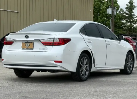 More photos of 2017 Lexus ES 300h at Carmel Auto Gallery, IN
