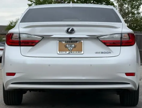 More photos of 2017 Lexus ES 300h at Carmel Auto Gallery, IN