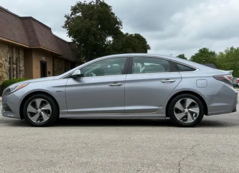 Photos of 2016 Hyundai Sonata Hybrid Limited for sale in Carmel, IN at Carmel Auto Gallery