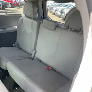 More photos of 2017 Toyota Sienna XLE at Carmel Auto Gallery, IN