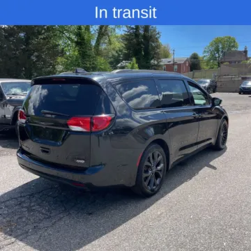 Photos of 2018 Chrysler Pacifica Limited for sale in Carmel, IN at Carmel Auto Gallery