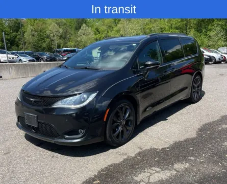 Black 2018 Chrysler Pacifica Limited for sale in Carmel, IN