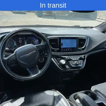 More photos of 2018 Chrysler Pacifica Limited at Carmel Auto Gallery, IN