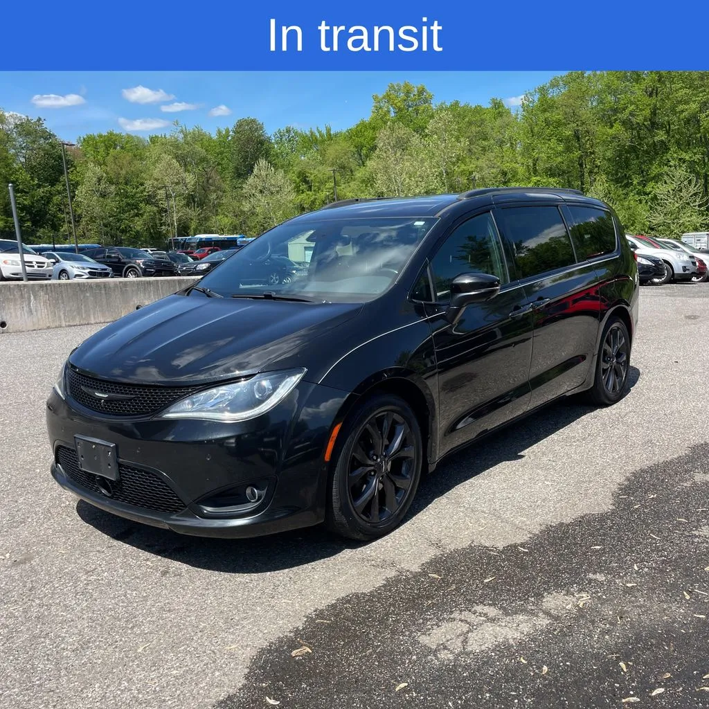 Black 2018 Chrysler Pacifica Limited for sale in Carmel, IN