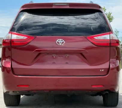 More photos of 2017 Toyota Sienna LE at Carmel Auto Gallery, IN