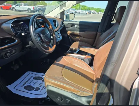 Photos of 2017 Chrysler Pacifica Limited for sale in Carmel, IN at Carmel Auto Gallery