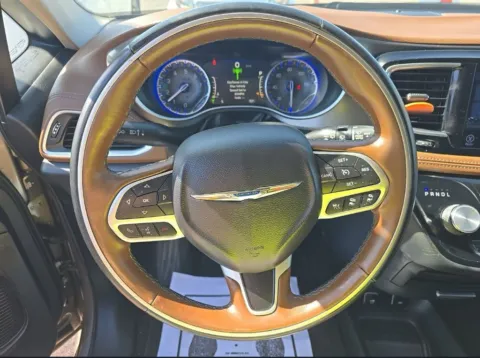 More photos of 2017 Chrysler Pacifica Limited at Carmel Auto Gallery, IN