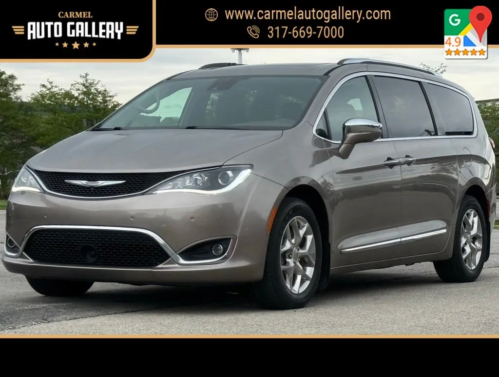 2017 Chrysler Pacifica Limited's photo