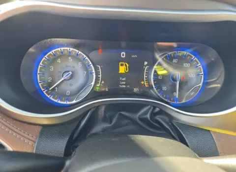 More photos of 2017 Chrysler Pacifica Limited at Carmel Auto Gallery, IN