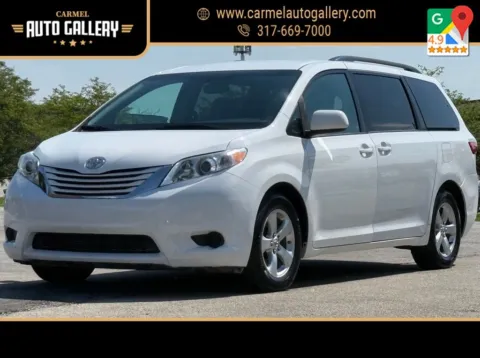 White 2017 Toyota Sienna LE for sale in Carmel, IN