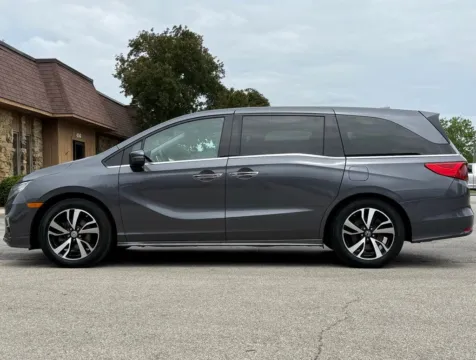 Photos of 2020 Honda Odyssey Elite for sale in Carmel, IN at Carmel Auto Gallery