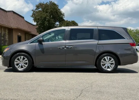 Photos of 2016 Honda Odyssey SE for sale in Carmel, IN at Carmel Auto Gallery