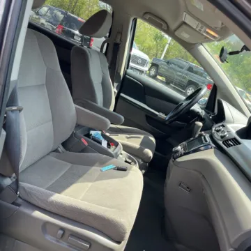 More photos of 2016 Honda Odyssey SE at Carmel Auto Gallery, IN