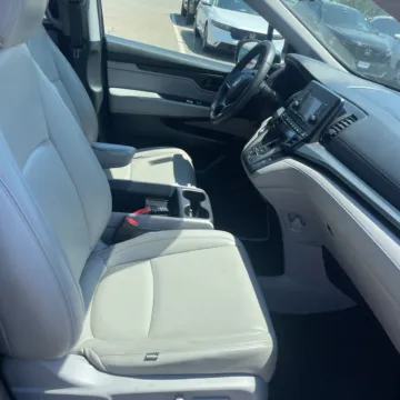 Photos of 2019 Honda Odyssey LX for sale in Carmel, IN at Carmel Auto Gallery
