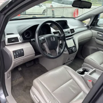 More photos of 2016 Honda Odyssey Touring Elite at Carmel Auto Gallery, IN