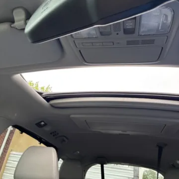More photos of 2016 Honda Odyssey Touring Elite at Carmel Auto Gallery, IN
