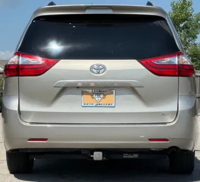 More photos of 2017 Toyota Sienna XLE at Carmel Auto Gallery, IN