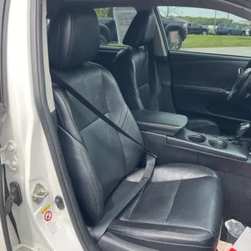 More photos of 2016 Toyota Avalon XLE Plus at Carmel Auto Gallery, IN